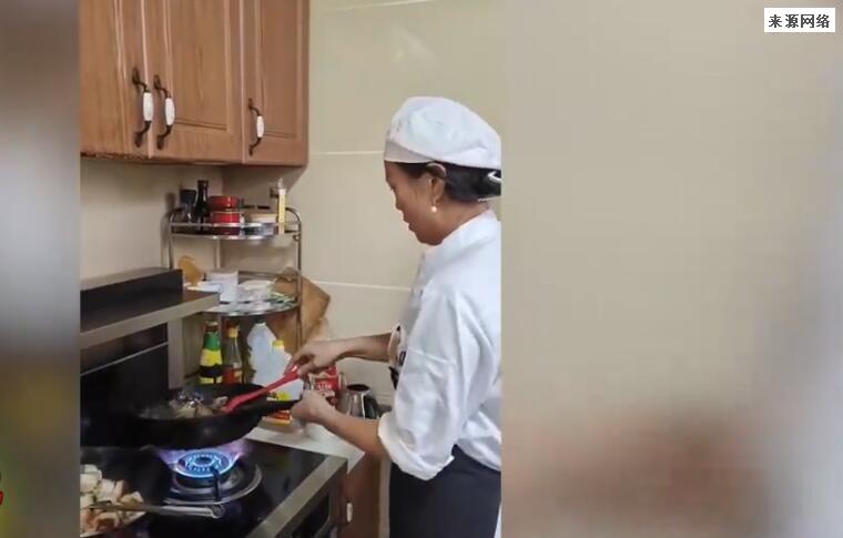 女子上门代厨炒菜：4菜1汤66元 比外卖还要划算