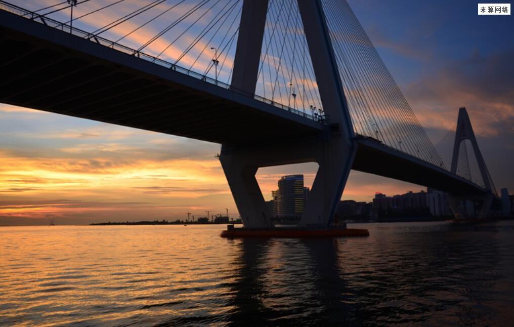 金门大桥将于10月30日通车 该桥是谁建的从哪里到哪里？