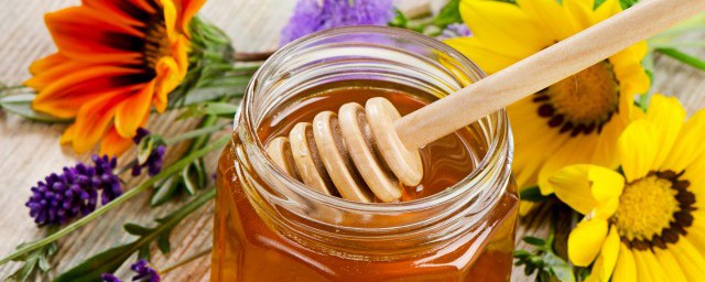 长期喝蜂蜜的好处和坏处 长期吃蜂蜜有什么好处和坏处