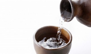 睡前喝酒的好处和坏处 睡前喝酒有哪些好处和坏处