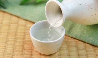 女人喝白酒的好处和坏处 女人喝白酒的好处和坏处是什么