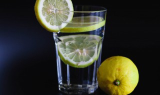喝柠檬水对身体有什么好处 喝柠檬水对身体的好处介绍