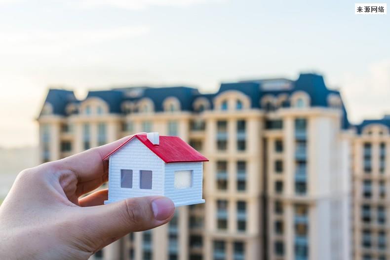 男子因照顾独居老人获得上海一套房 这是其应得的！