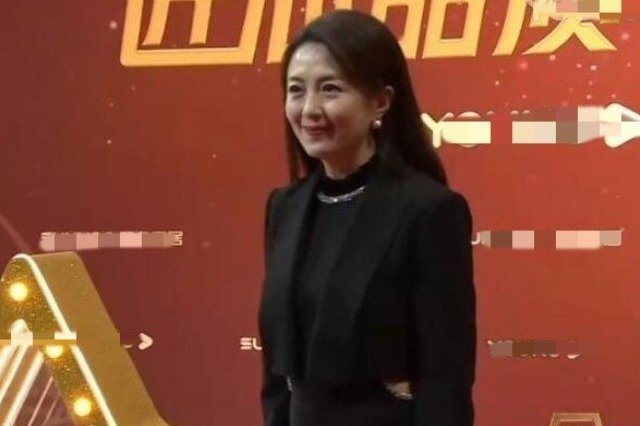 她曾央视最美女主播，当红时低调生子，如今47岁真实状态曝光