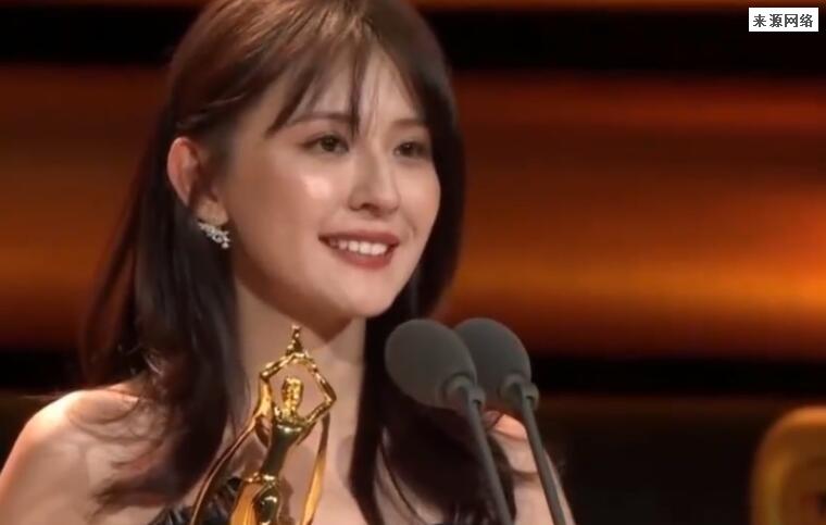 热依扎孩子爸爸是谁 热依扎结婚了吗父母是干什么的