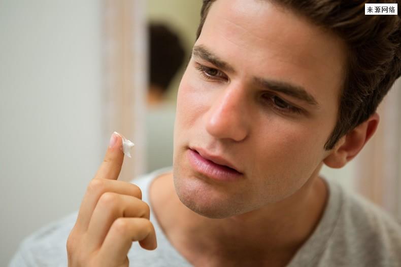 男人胡子长得快寿命会更短？ 年纪轻轻长出白胡子意味着什么？