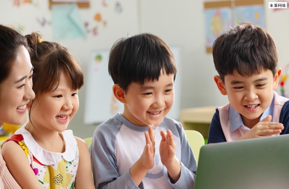 小学生坠亡三年学校仍不愿提供监控 孩子死因仍是谜题