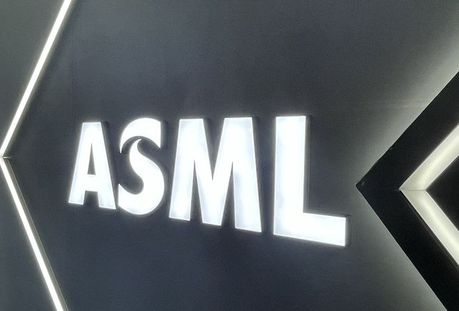 ASML启动120 亿欧元股票回购计划，2025 年收入上看400 亿欧元