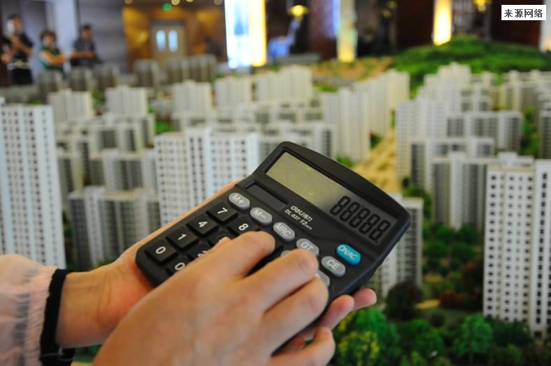 警方通报女子与物业起冲突被按墙上 事件原委是怎样的？