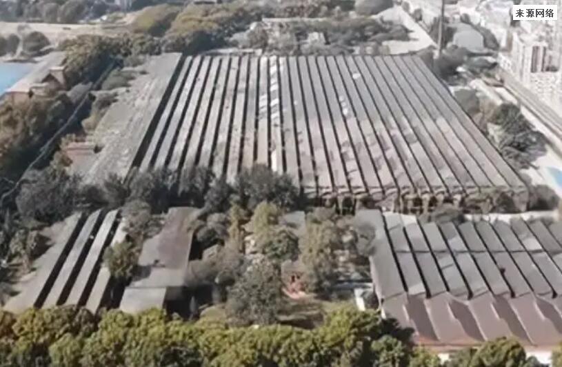 郑州在重点文物单位建方舱被叫停 工人们已经逐步撤离