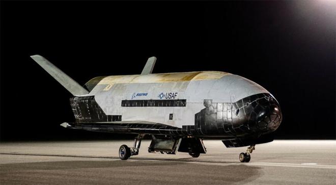 在轨飞行908天后着陆，美X-37B飞行器再次刷新纪录