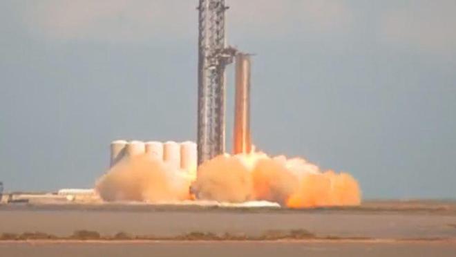 SpaceX 星舰 Booster 7 同时装载 14 个火箭发动机创下新纪录