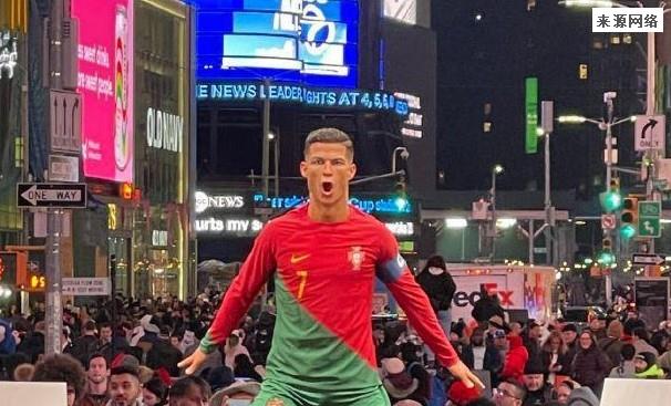 C罗蜡像在纽约时代广场揭幕 网友：有一些不敢相信