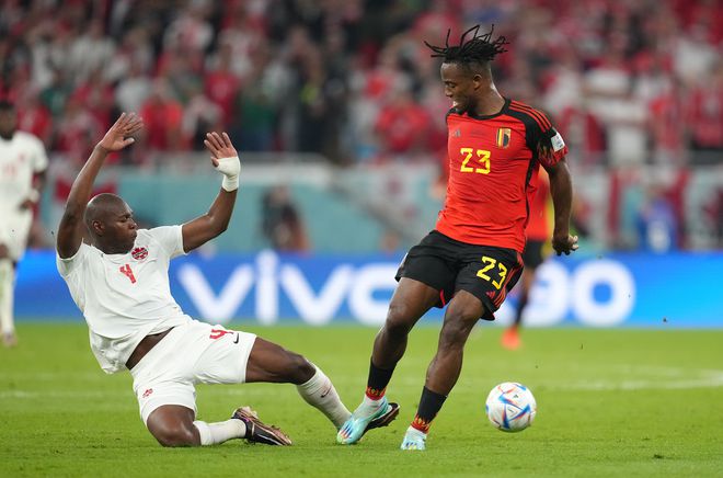 加拿大1点球遭主裁漏判 前金哨看台目睹一脸懵X