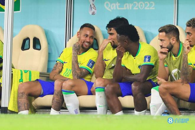 巴西主帅谈内马尔伤情: 相信他能继续踢这届世界杯