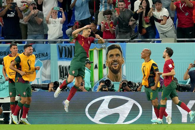 阿根廷球迷:C罗故意到梅西横幅前庆祝  梅西比他强