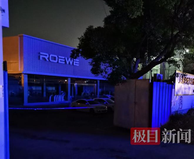 上海一车行起火数十辆豪车被烧，老板：暂无法判定特斯拉引发火灾