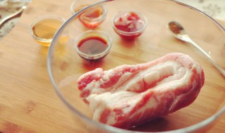 肉皮炒辣椒怎么做好吃 肉皮炒辣椒做法窍门