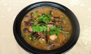 小鸡炖蘑菇的简单方法 怎么做小鸡炖蘑菇