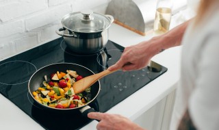 小目鱼怎么做好吃 鲜掉眉毛韭黄炒小目鱼家常做法