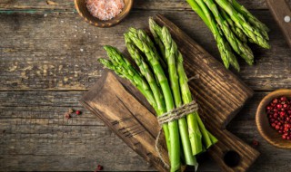 月子嫩芦笋怎么做给产妇吃 鸡汤鲜炒芦笋的做法