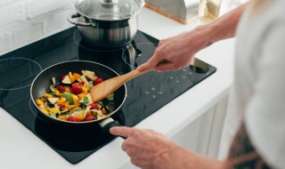 正宗蒜苔炒肉的做法 蒜苔炒肉怎么做好吃