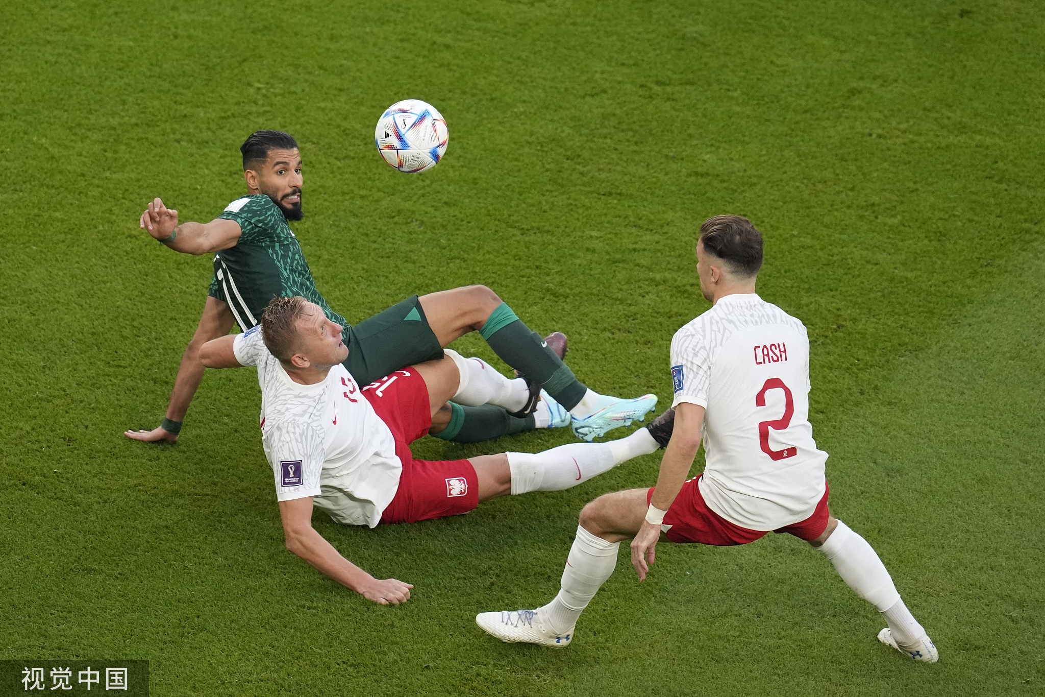 世界杯-莱万斩世界杯首球 波兰2-0阻击沙特迎首胜