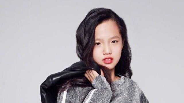 钟丽缇二女儿被指整容,Jaden捏脸揉鼻子回击恶评:我不需要整容