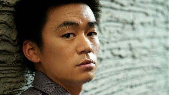 王宝强同女友冯清共进烛光晚餐 鲜花搭配红酒十分浪漫