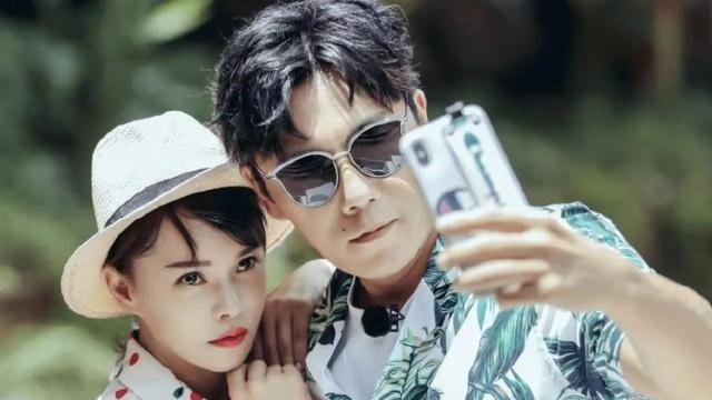 伊能静落泪疑婚变，与秦昊分居两地半年不互动，男方说出轨就自杀