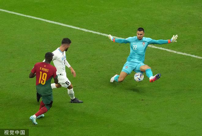 世界杯-本坦库尔失单刀良机 葡萄牙半场0-0乌拉圭