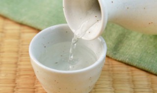 吃鸡蛋能喝白酒吗 鸡蛋和白酒能一起吃吗