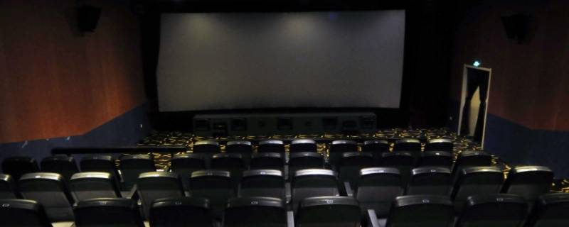 电影院后面有放映员吗