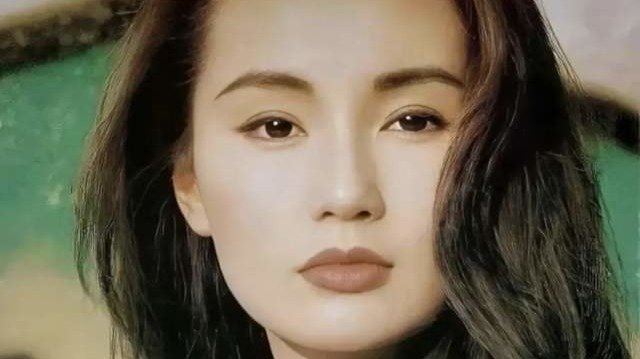 58岁张曼玉罕露面 穿V领碎花裙气质优雅迷人