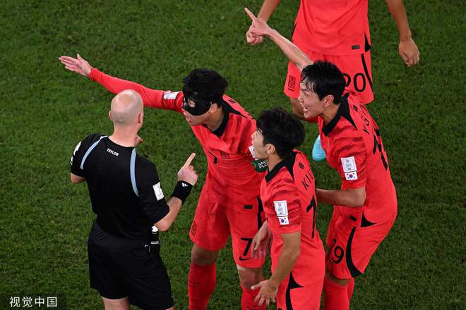 ＂亚洲一哥＂得醒醒了!全场乏善可陈 赛后带头围裁判
