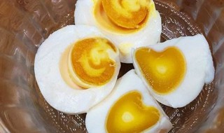 咸鸡蛋怎么煮不裂好吃 腌好的咸鸡蛋怎么煮才不破