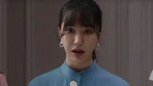 脸没恢复就别接戏了,顶着整容脸演啥都奇怪,这些女星好意思吗?