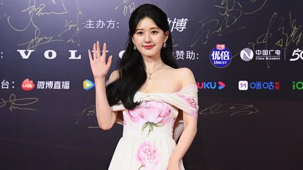 她素颜也比这好看吧?