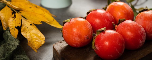 吃柿子能喝红糖水吗？
