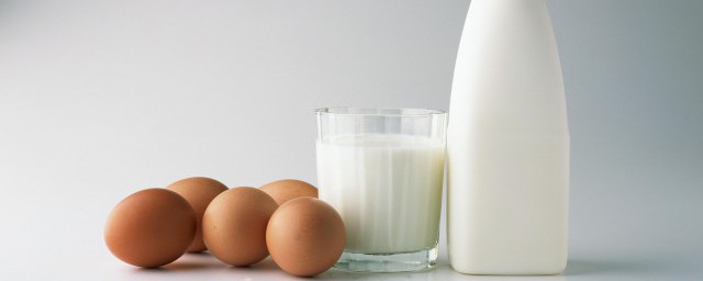 吃鸡蛋能喝奶吗？