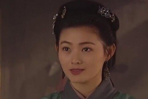 52岁王思懿近照曝光,五官精致气质佳,最美“潘金莲”风韵犹存