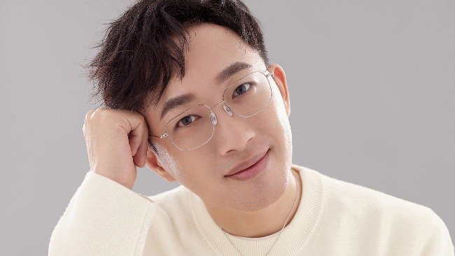 于正回应不认识张婧仪 称她很漂亮但没机会深度接触