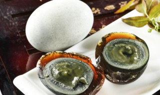 吃皮蛋可以喝白酒吗 皮蛋可以和白酒一起食用吗