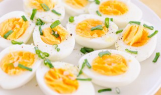 喝蜂蜜可以吃鸡蛋吗 喝蜂蜜能不能吃鸡蛋呢