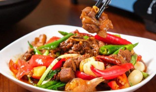 爆炒小公鸡的做法 爆炒小公鸡如何做美味好吃
