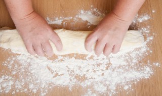 面粉放一年了可以吃吗 面粉放一年以上能不能继续食用呢