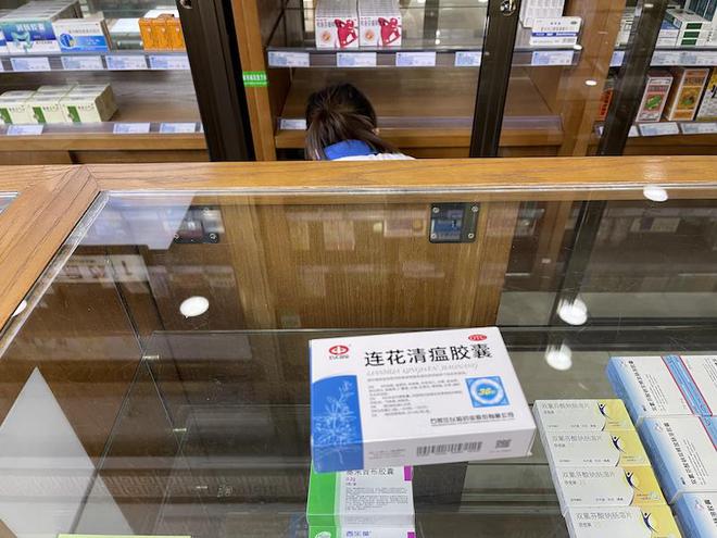 连花清瘟线上线下差价50元、布洛芬缺货，专家呼吁理性备药不囤药