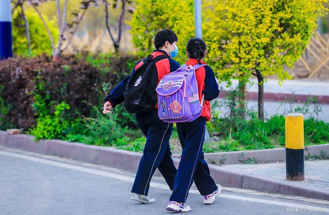 广州临时暂停学生返校，家长表示十分不满，教育局回应让人称赞