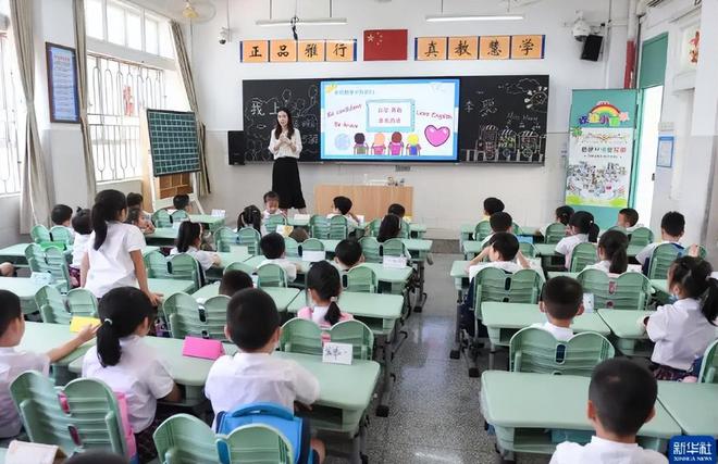 刘洋女儿和儿子亲自去现场接机，姐弟俩的“小名”，真的好可爱