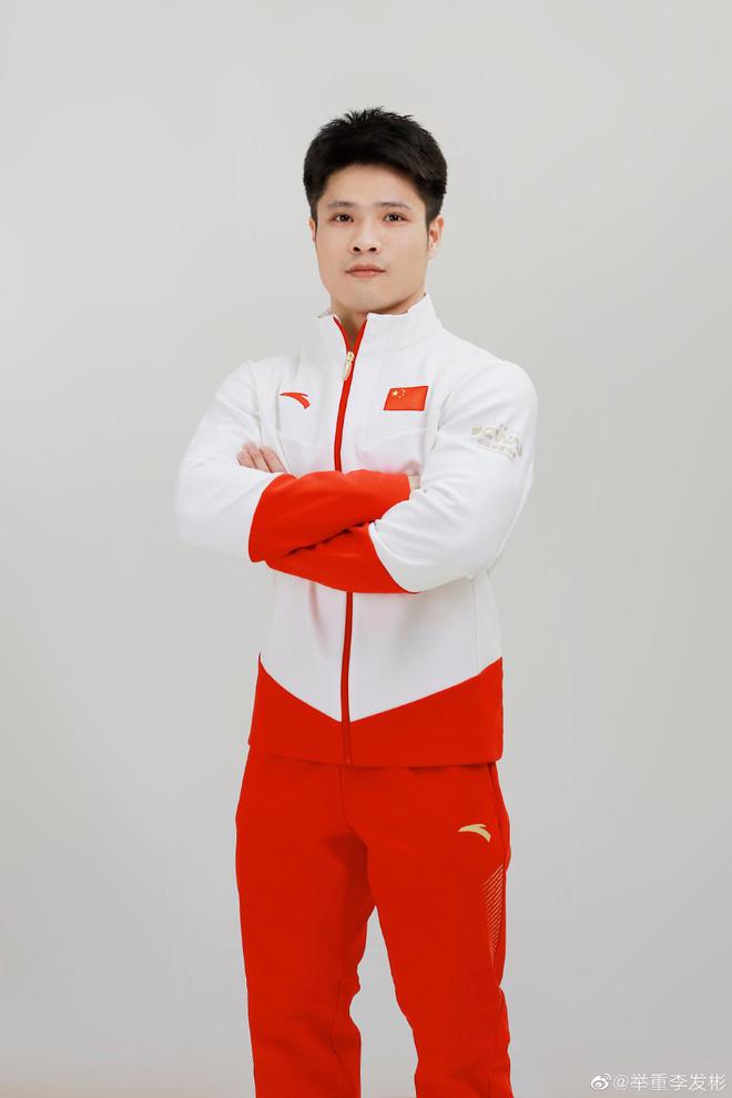 举重世锦赛李发彬61公斤级夺三金 破挺举世界纪录